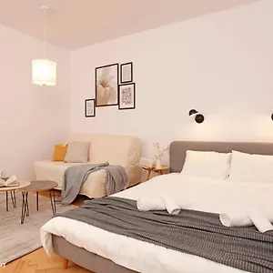 The Pearl Of Drumul Taberei + Netflix Apartament